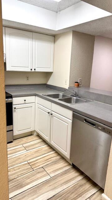 Building Photo - 1520 SE Royal Green Cir