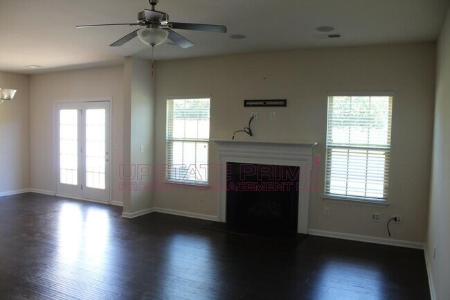Building Photo - 204 Alderside Pl