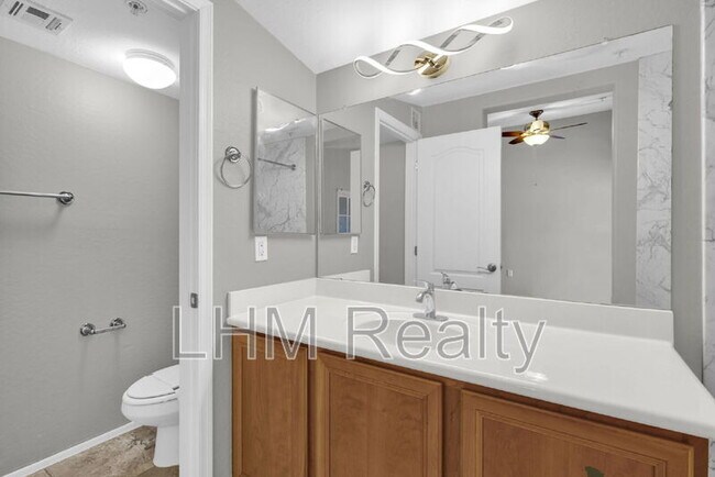 Building Photo - 2210 E Huntington Dr