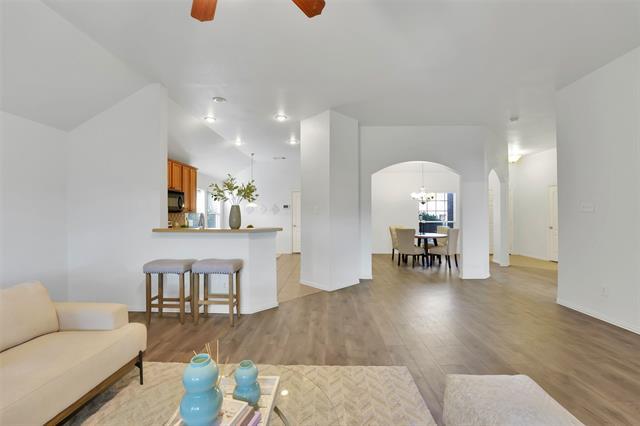 Building Photo - 2309 Trickling Creek Dr