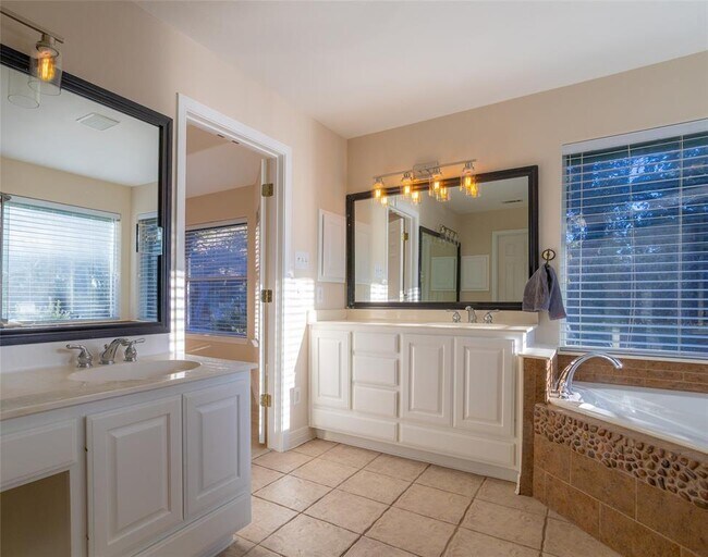 Building Photo - 18101 Montevista Cove