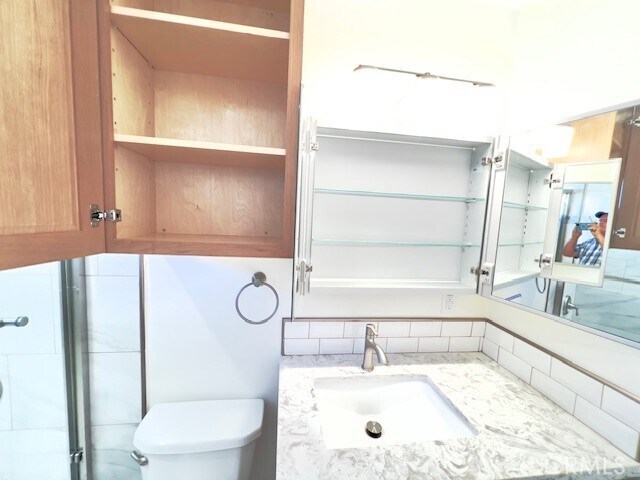 Building Photo - 711 N Soldano Ave