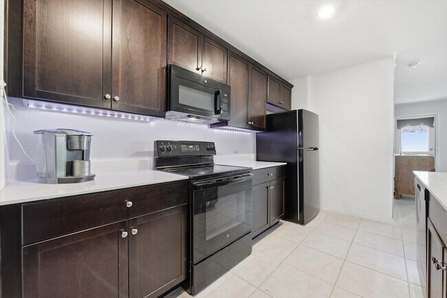 Building Photo - 1393 Beach Dr