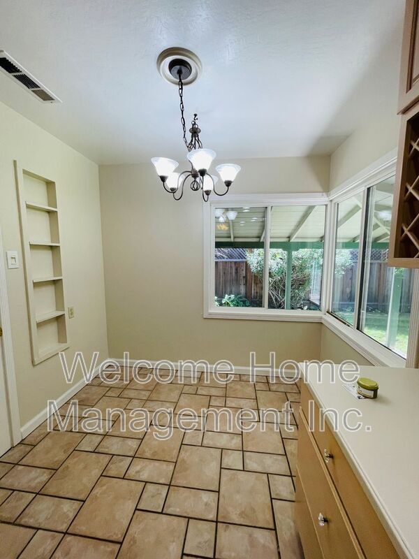 Building Photo - 2561 Olympic Blvd