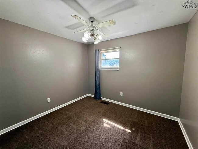 Building Photo - 1210 Clover Dr