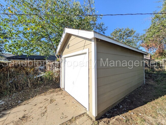 Building Photo - For Lease | Kendall-Whittier | 3 bed, 2 ba...
