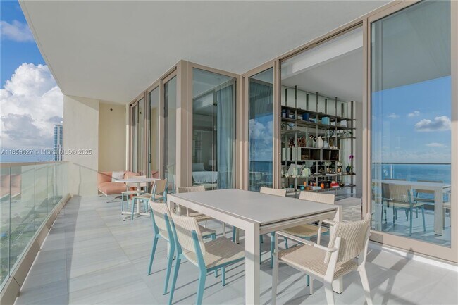 Building Photo - 17901 Collins Ave