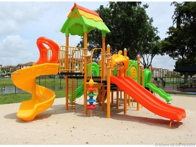 Building Photo - 9621 Fontainebleau Blvd