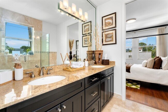 Building Photo - 2143 N Bay Rd