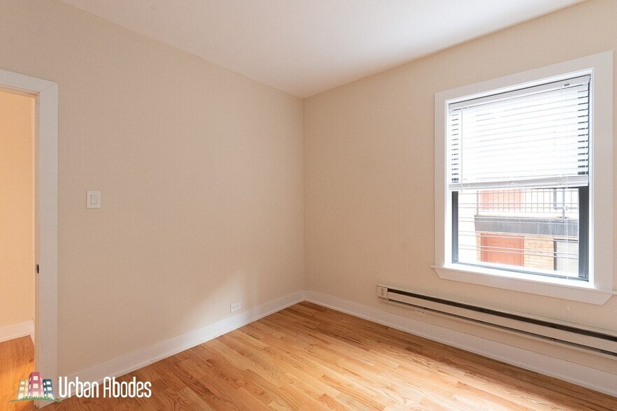 Building Photo - 3731 N Pine Grove Ave