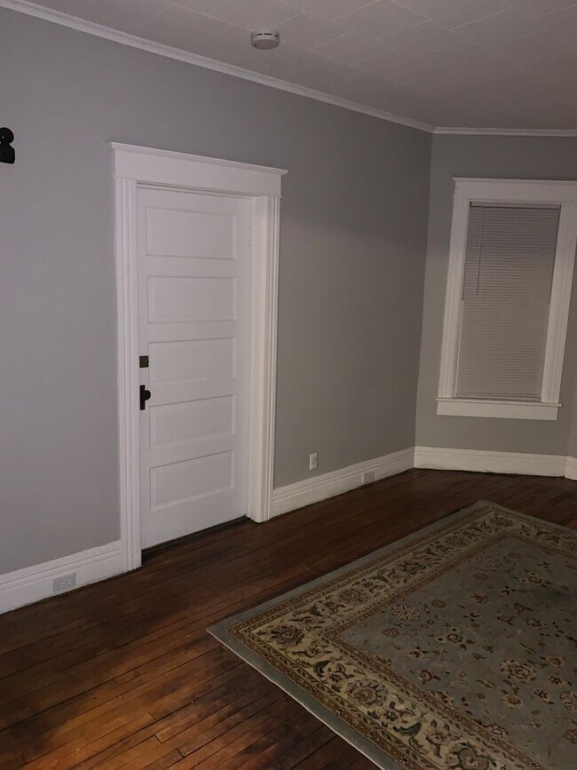 Building Photo - 39 N Pawling St