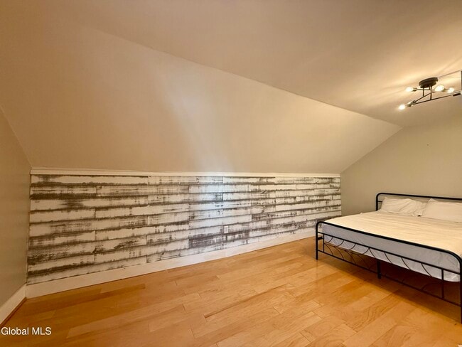 Building Photo - 5 Church St