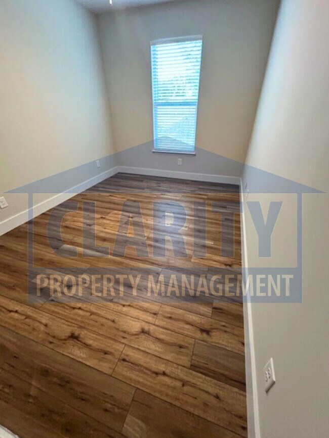 Building Photo - Three bedroom townhome w/ garage!