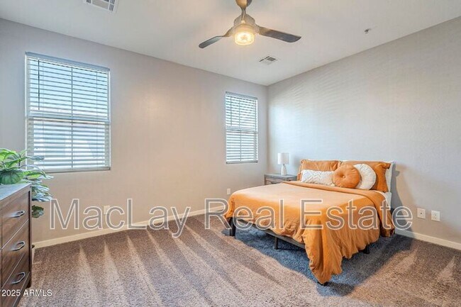 Building Photo - 2271 E Hidalgo Ave