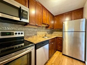 Building Photo - 96 Fountain Ln