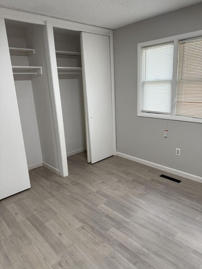 Building Photo - "Charming 4-Bedroom with 2 Baths in Topeka...
