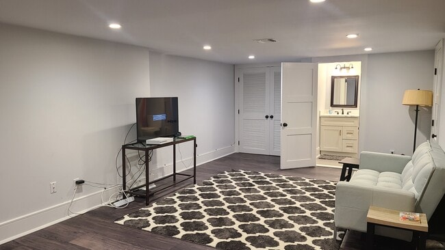 Building Photo - 25 Wilmer St