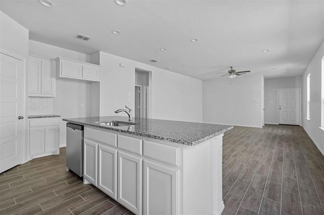Building Photo - 3308 Dahlia Dr