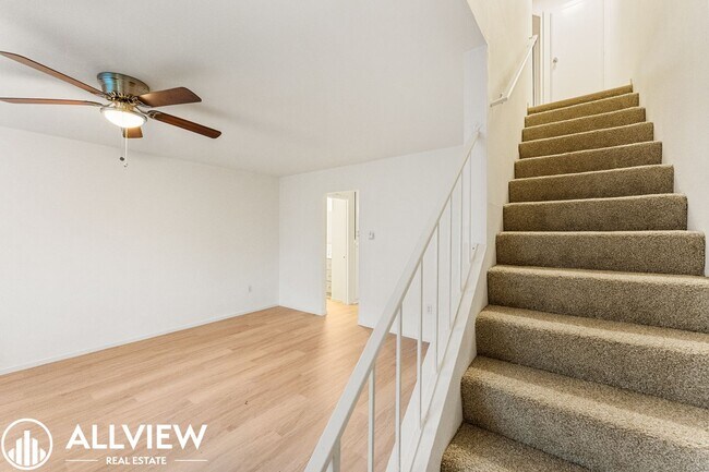 Building Photo - 16572 Sabot Ln