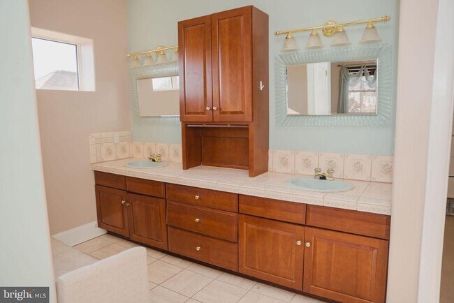 Building Photo - 6902 Tower of London Dr