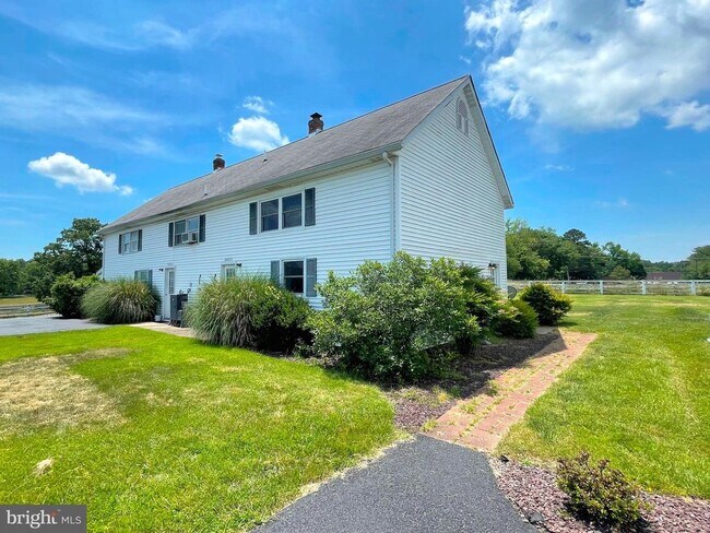 Building Photo - 44970 Serenity Farm Ln