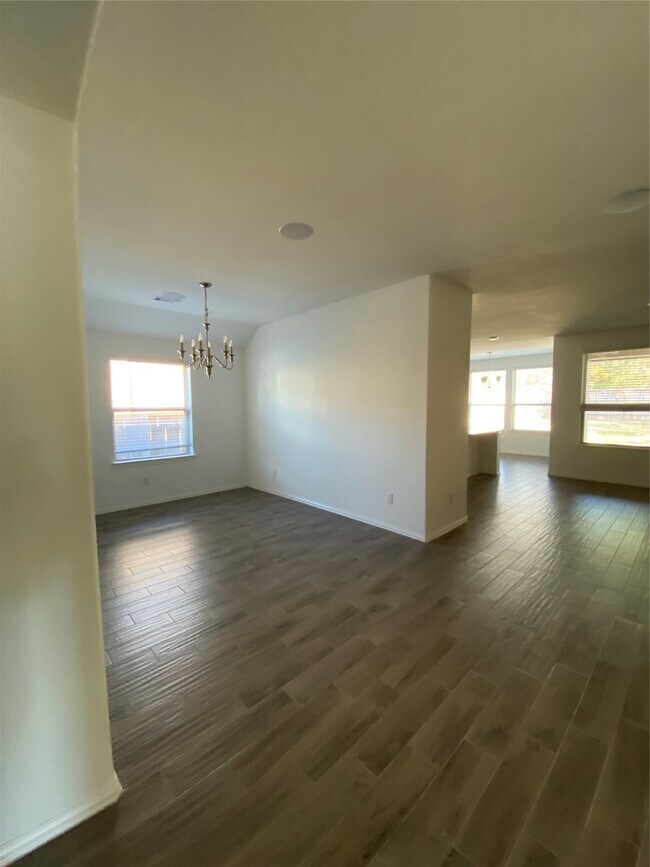 Building Photo - 210 Emory Birch