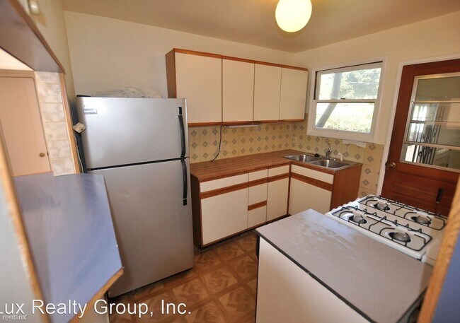 Building Photo - 547 Runnymede St