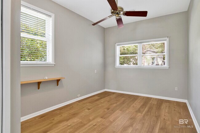 Building Photo - 703 Belrose Ave