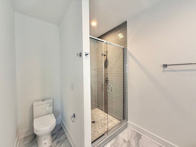 Building Photo - Luxurious New Construction 4BD, 4BA Downto...
