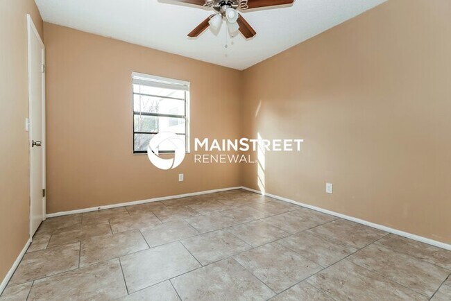 Building Photo - 3 Bedroom Pet-Friendly Home in Port Richey, FL with Main Street Renewal
