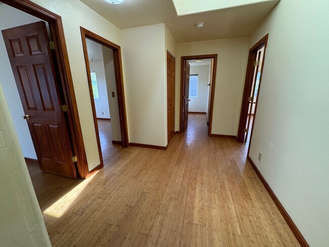 Building Photo - 1135 Aloha Way
