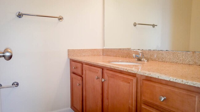Building Photo - Steps from Shopping, Dining, & Entertainment in The Market Common