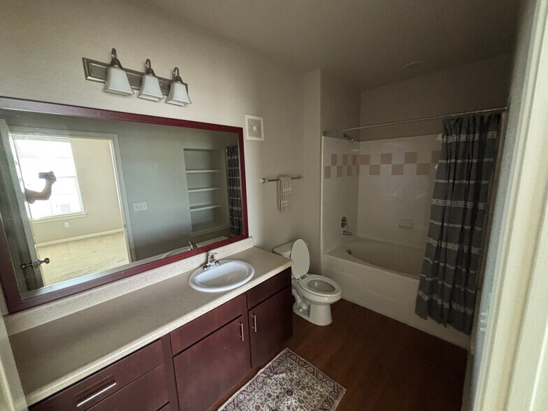 Building Photo - 1811 Medical Pkwy