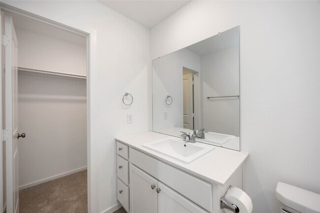 Building Photo - 4915 Esperanza Ter Dr