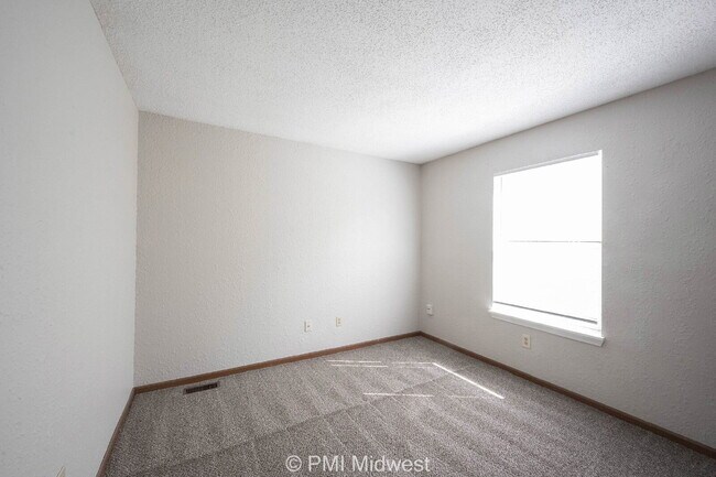 Building Photo - Charming 3-Bedroom, 2.5 Baths - Lawrence Township