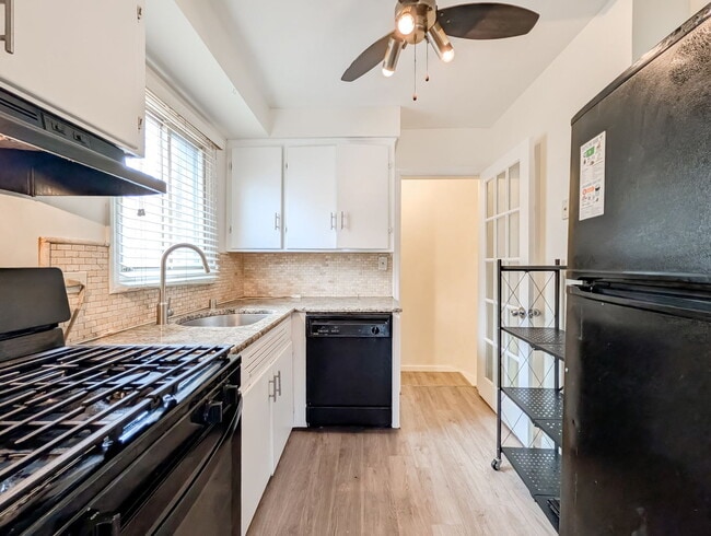 Building Photo - 631 Balmoral Ave