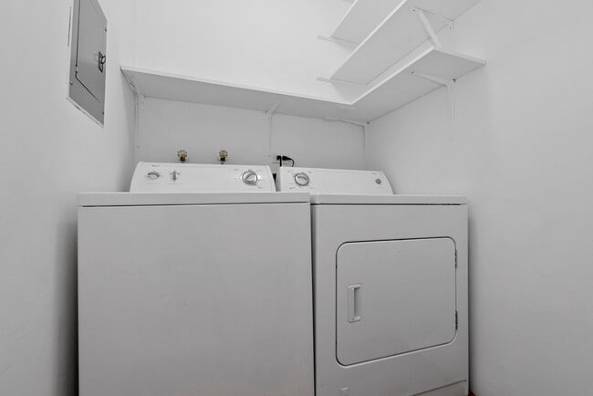 Building Photo - 13616 Lamon Ave