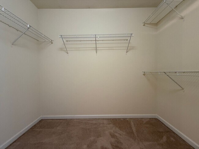 Building Photo - 5994 Fox Point Cir