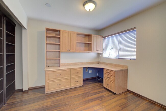 Building Photo - 4Bd/2.5Ba Sammamish Home