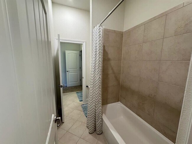 Building Photo - 735 Expedition Way