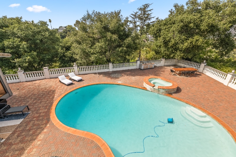 Building Photo - 3200 Oakley Dr