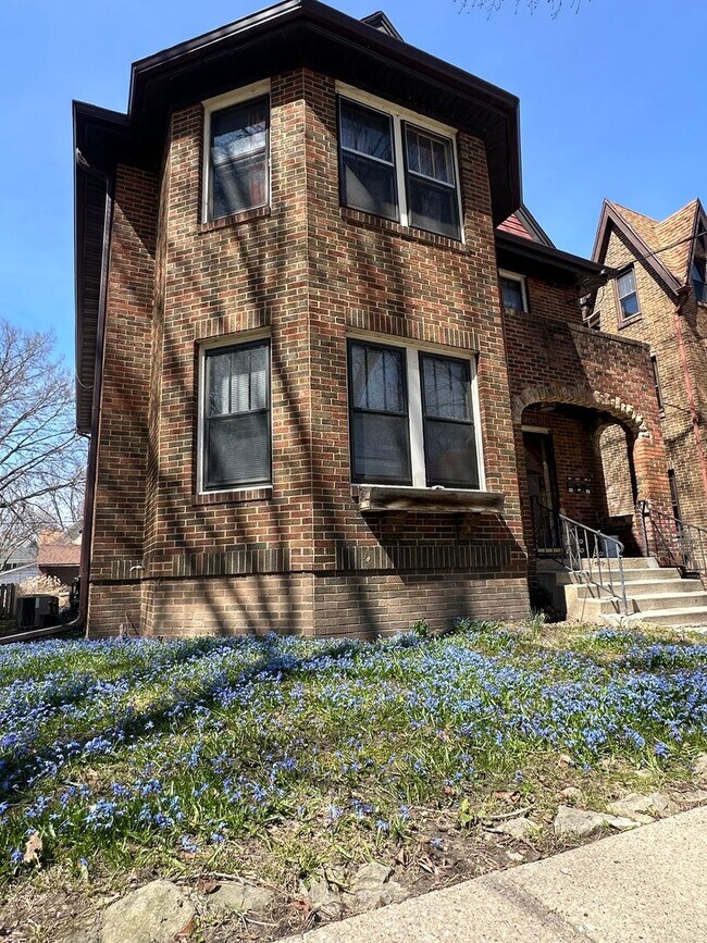 Building Photo - 1342 Rutledge St