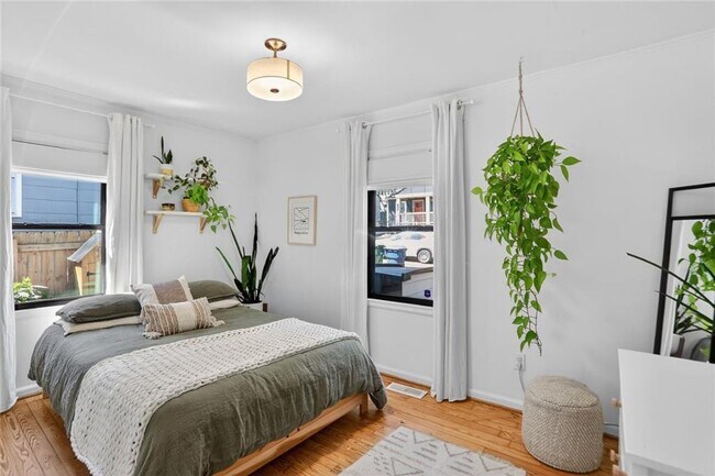 Building Photo - 1267 Lyle Pl NW