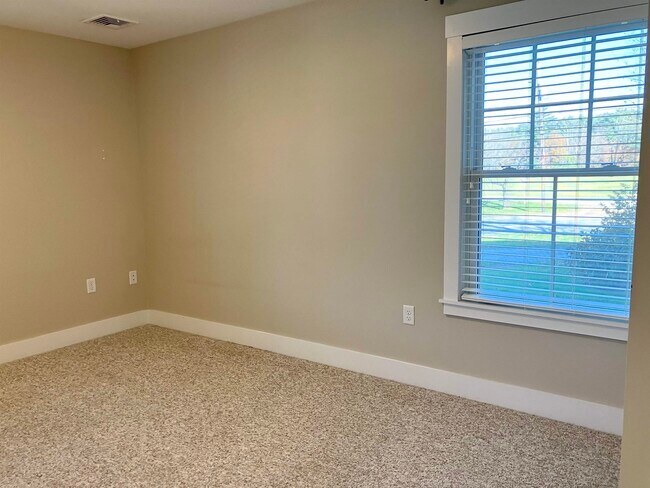 Building Photo - 26 N Main St