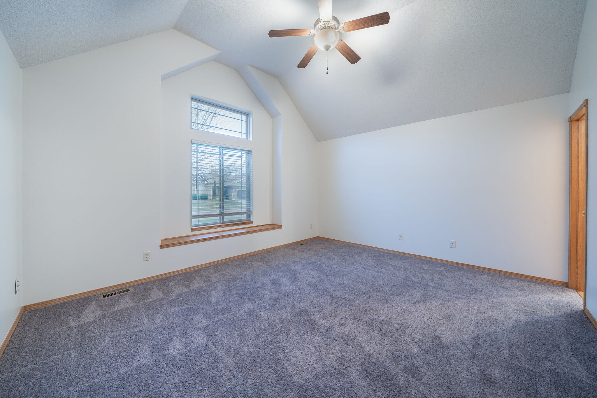 Building Photo - 1339 S Summit Rd