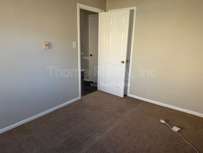 Building Photo - 1401 Dogwood Ave