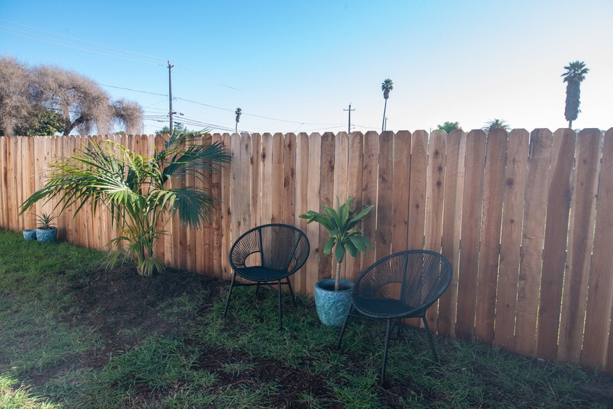 Building Photo - 604 S 8th St