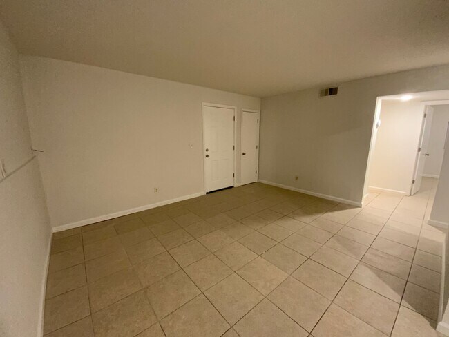 Building Photo - 211 Snead Dr