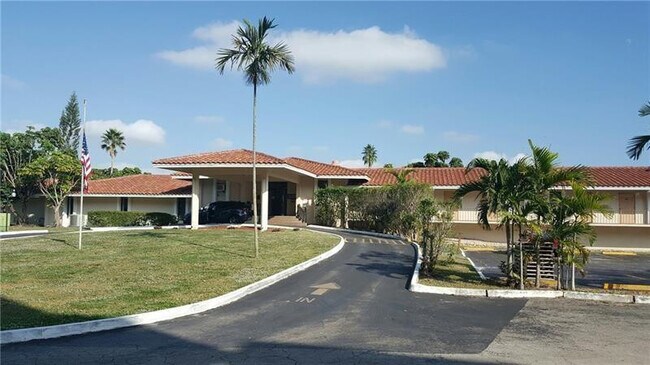 Building Photo - 4168 Inverrary Dr