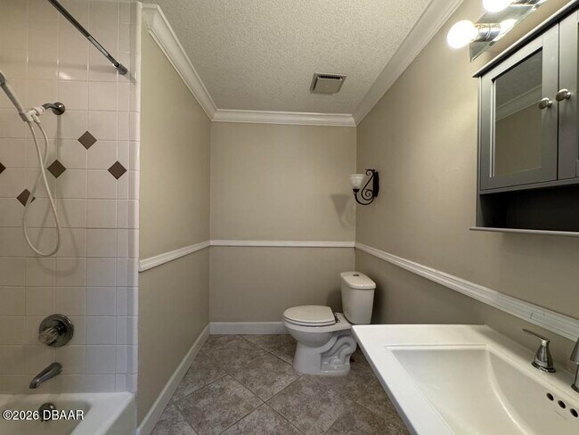 Building Photo - 190 Hidden Hills Dr